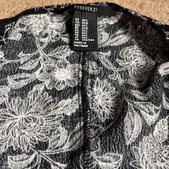 Black & white kimono - Picture 2 of 3